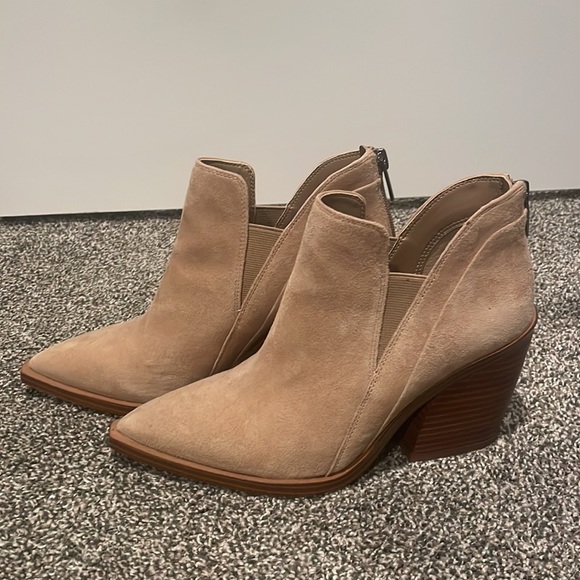 Vince Camuto tan suede booties - Picture 2 of 4